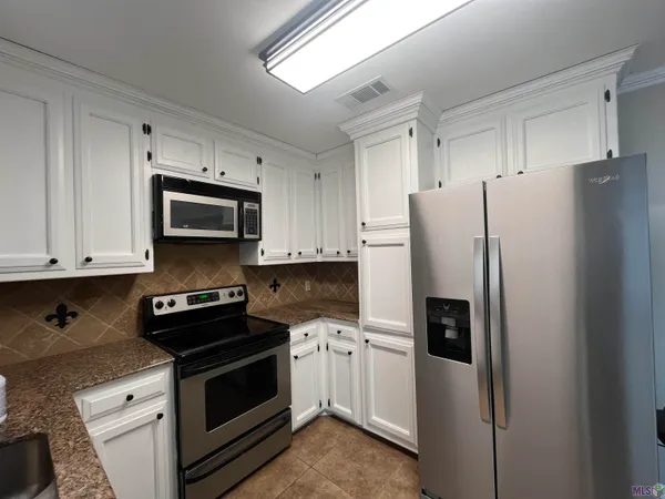 $1,650 | 17653 9 Oaks Avenue, Baton Rouge, LA 70817