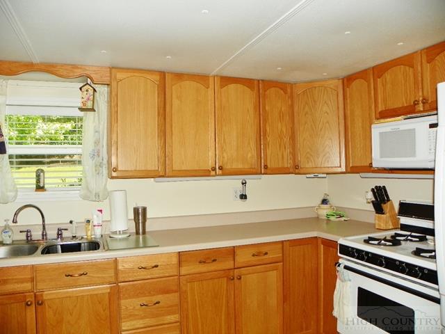 438 Jake's Mountain Road Deep Gap, NC 28618 - Photo 20 of 26 Gallery Image 20