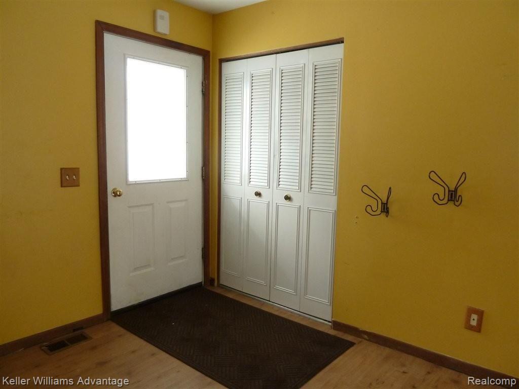2493 Allen Road Ortonville, MI 48462 - Photo 4 of 21 Entry.JPG