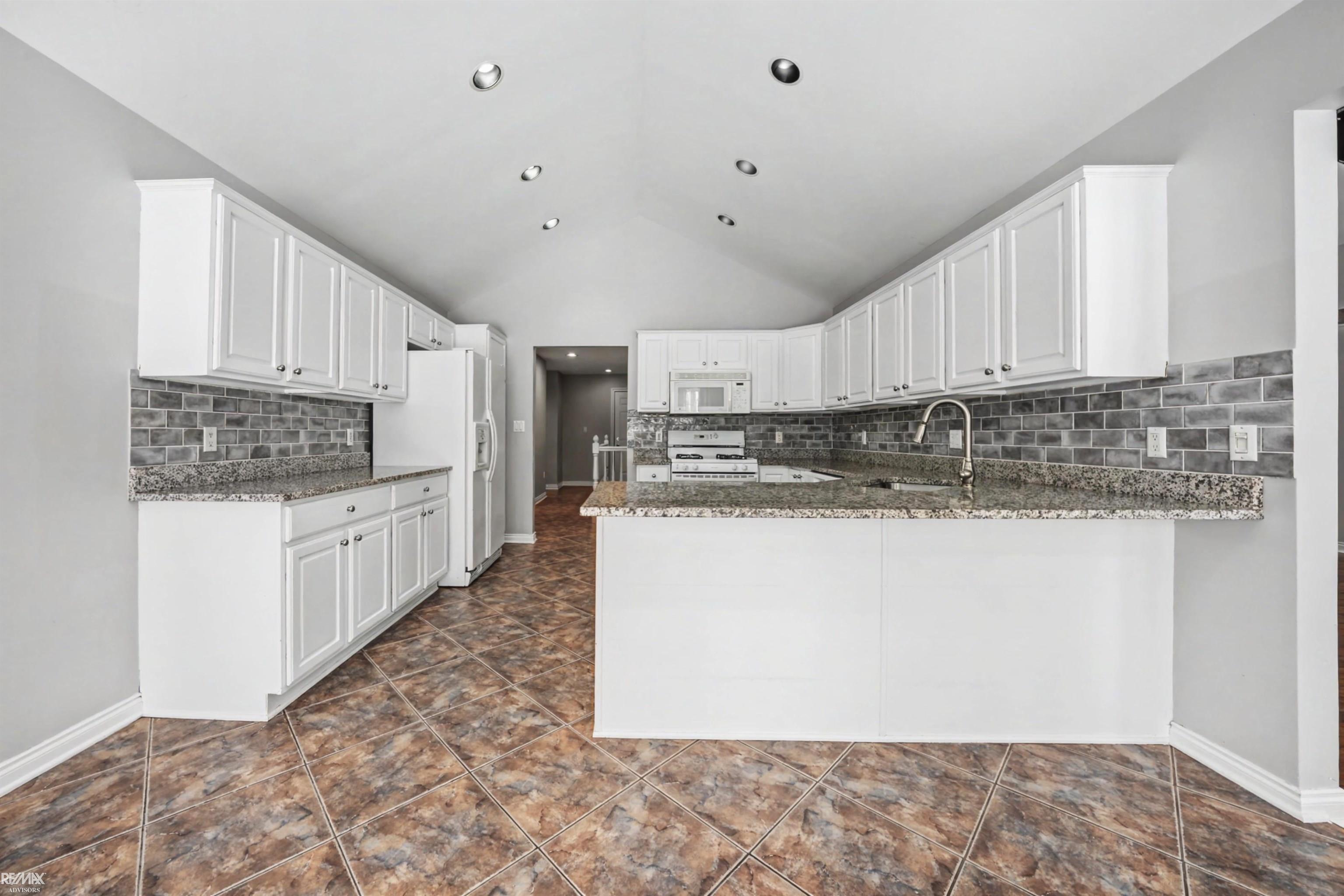 48498 Beacon Square Drive Macomb, MI 48044 - Photo 28 of 68