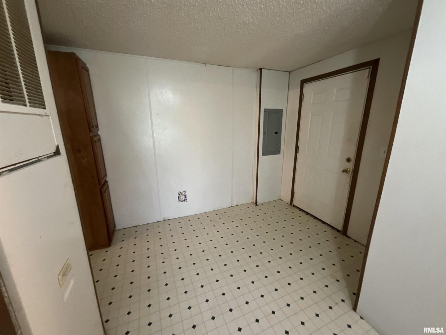7106 Krutsinger Road Kinmundy, IL 62854 - Photo 8 of 27