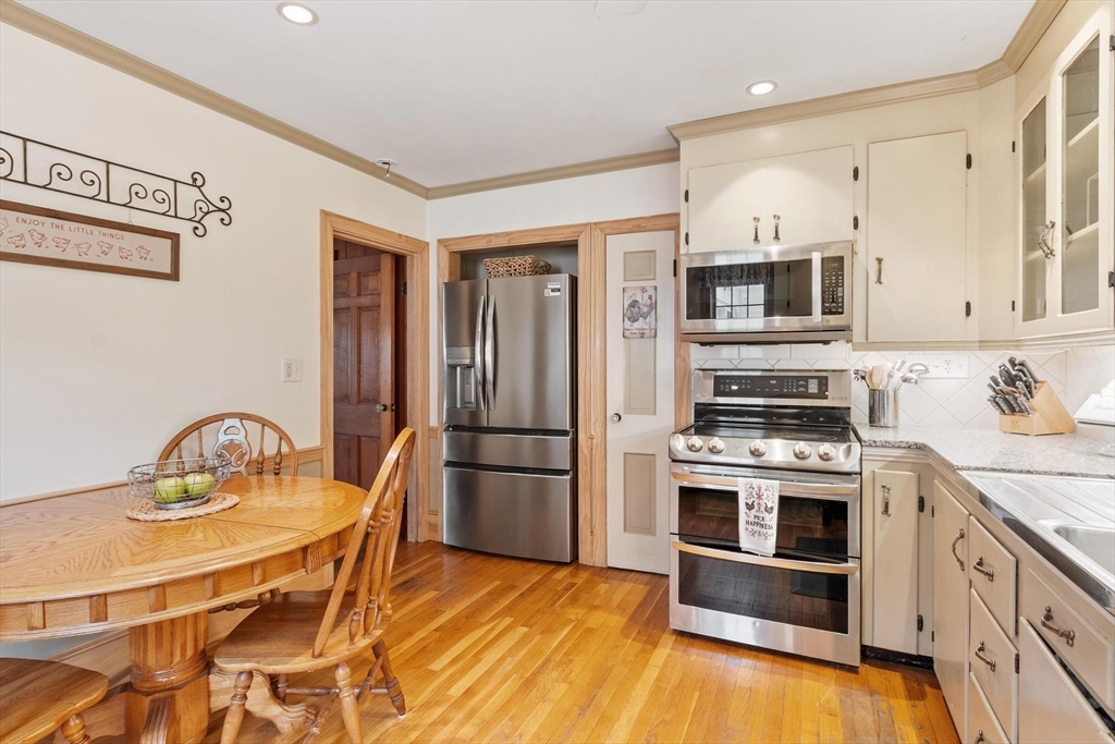 289 Sterling Road Lancaster, MA 01523 - Photo 10 of 39