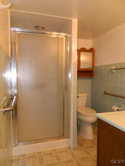 3264 Bingen Road Bethlehem, PA 18015 - Photo 22 of 27 Lower level bathroom