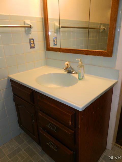 3264 Bingen Road Bethlehem, PA 18015 - Photo 23 of 27 Lower Level bathroom