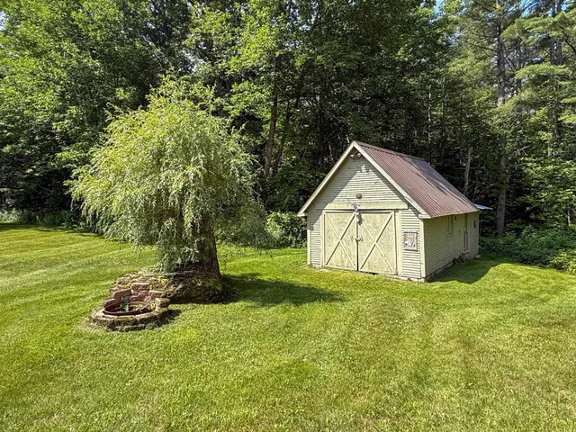 $225,000 | 400 Lily Pond Road, Haverhill, NH 03780