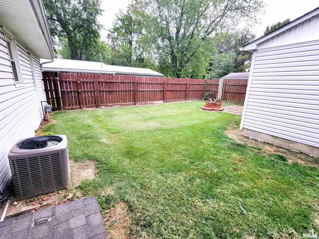 $124,900 | 221 Hickory Street, Flora, IL 62839