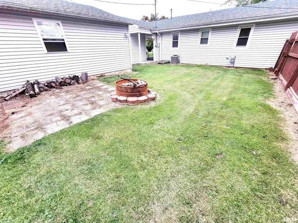 $124,900 | 221 Hickory Street, Flora, IL 62839