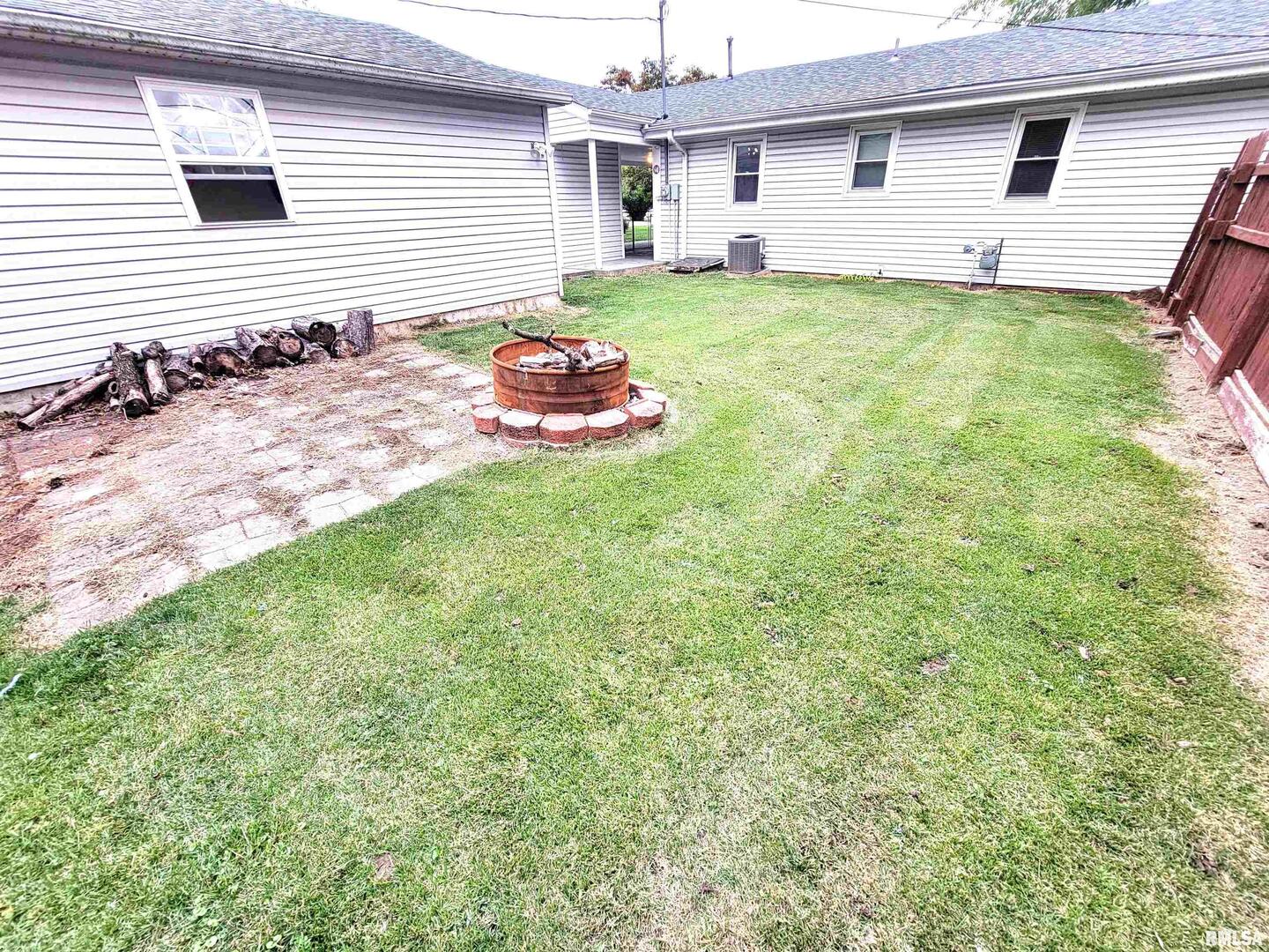 221 Hickory Street Flora, IL 62839 - Photo 13 of 75