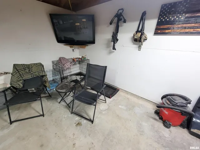 $124,900 | 221 Hickory Street, Flora, IL 62839