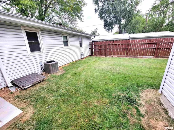 $124,900 | 221 Hickory Street, Flora, IL 62839
