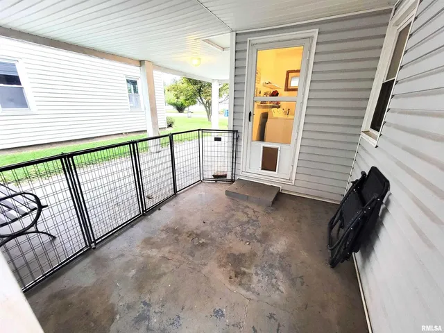 $124,900 | 221 Hickory Street, Flora, IL 62839