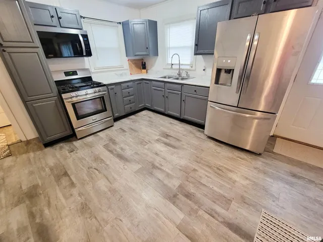 $124,900 | 221 Hickory Street, Flora, IL 62839