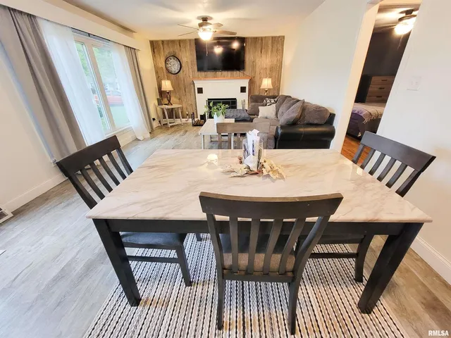 $124,900 | 221 Hickory Street, Flora, IL 62839