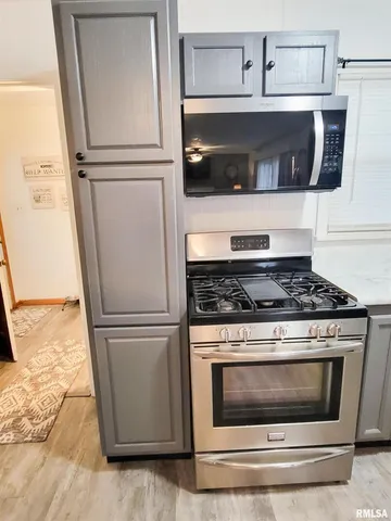 $124,900 | 221 Hickory Street, Flora, IL 62839