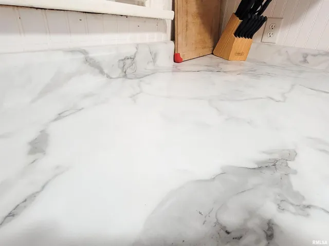 $124,900 | 221 Hickory Street, Flora, IL 62839