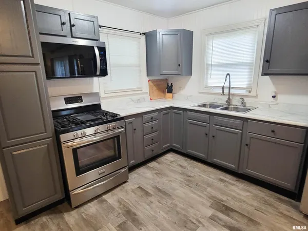$124,900 | 221 Hickory Street, Flora, IL 62839