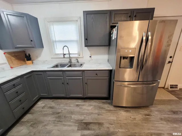 $124,900 | 221 Hickory Street, Flora, IL 62839