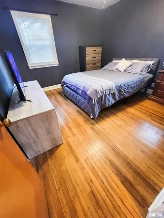 $124,900 | 221 Hickory Street, Flora, IL 62839