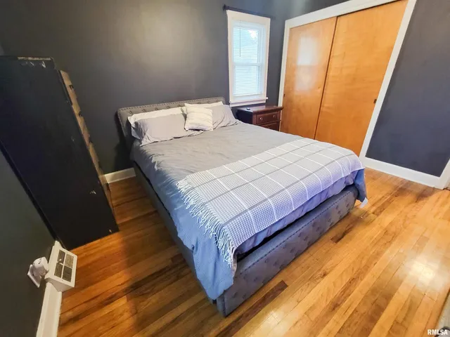 $124,900 | 221 Hickory Street, Flora, IL 62839