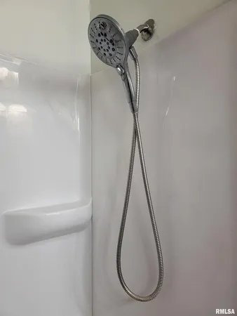 $124,900 | 221 Hickory Street, Flora, IL 62839