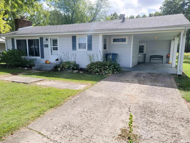 $124,900 | 221 Hickory Street, Flora, IL 62839