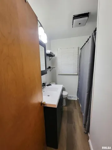 $124,900 | 221 Hickory Street, Flora, IL 62839