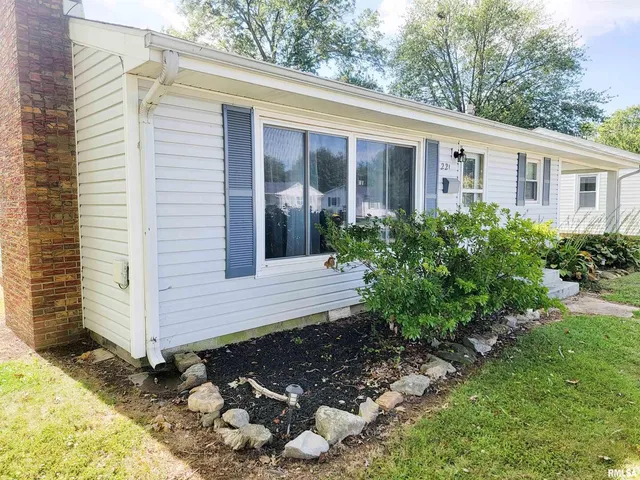 $124,900 | 221 Hickory Street, Flora, IL 62839