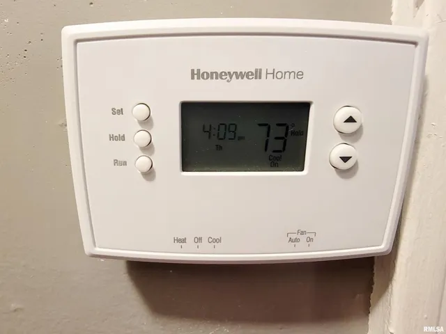 $124,900 | 221 Hickory Street, Flora, IL 62839