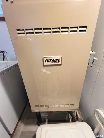 $124,900 | 221 Hickory Street, Flora, IL 62839