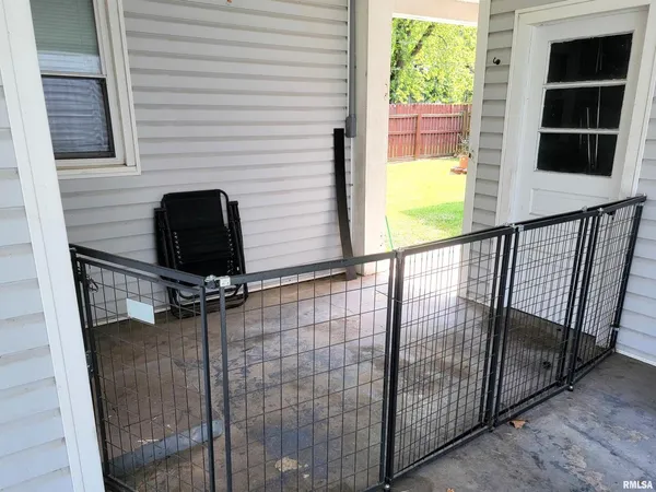 $124,900 | 221 Hickory Street, Flora, IL 62839