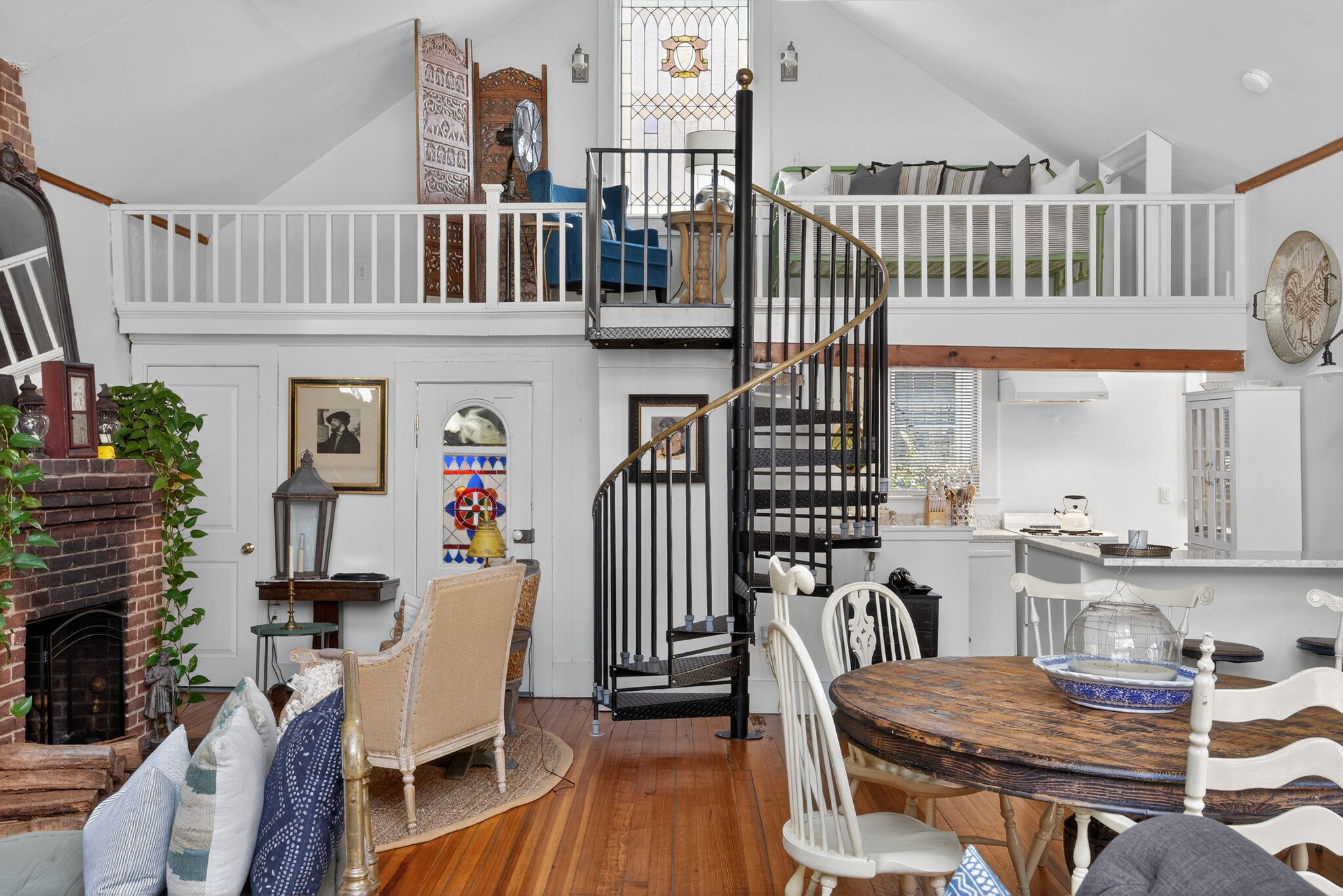 5 Webster Place Provincetown, MA 02657 - Photo 11 of 33 .