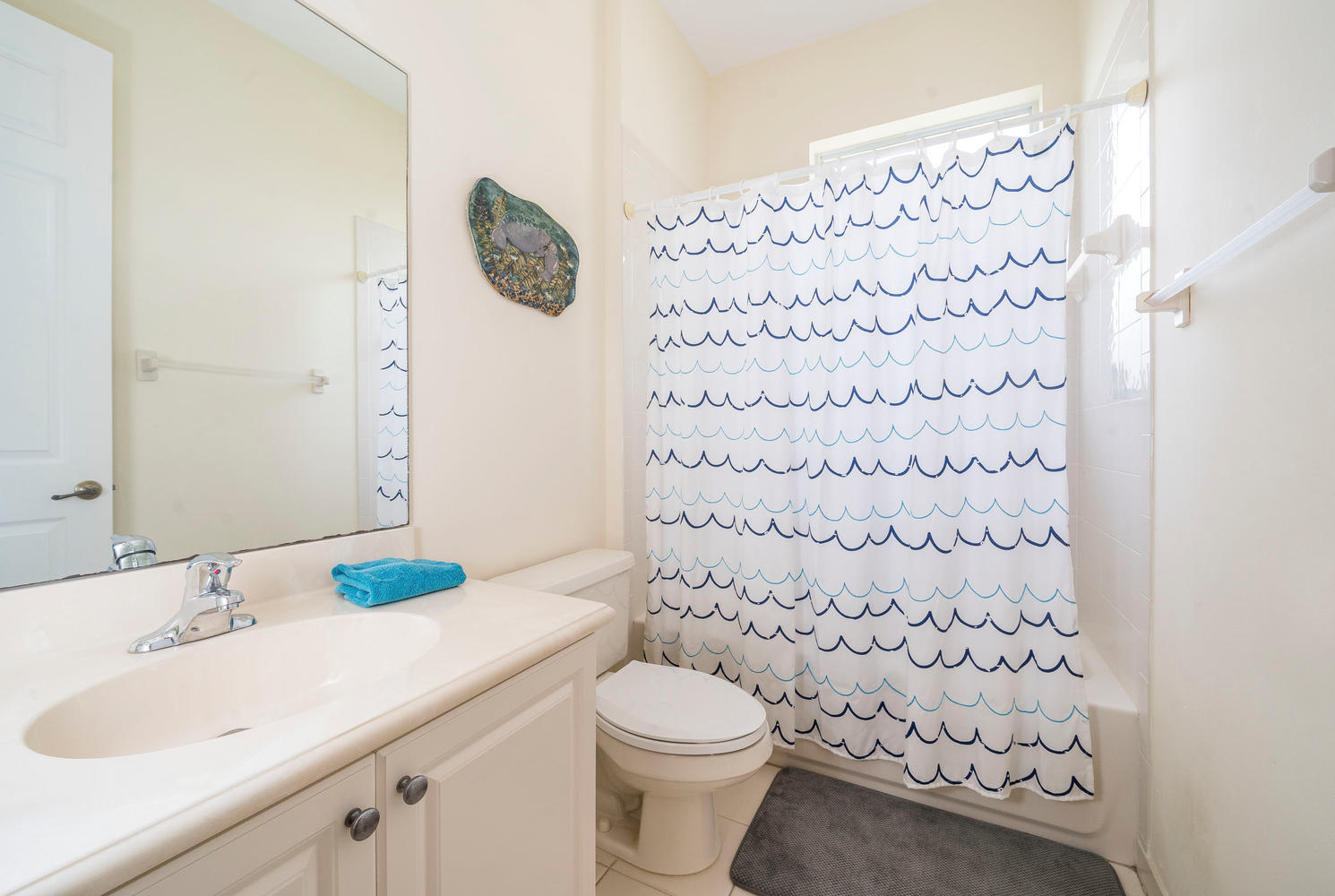 4325 Parkside Drive Jupiter, FL 33458 - Photo 14 of 23 Guest Bathroom
