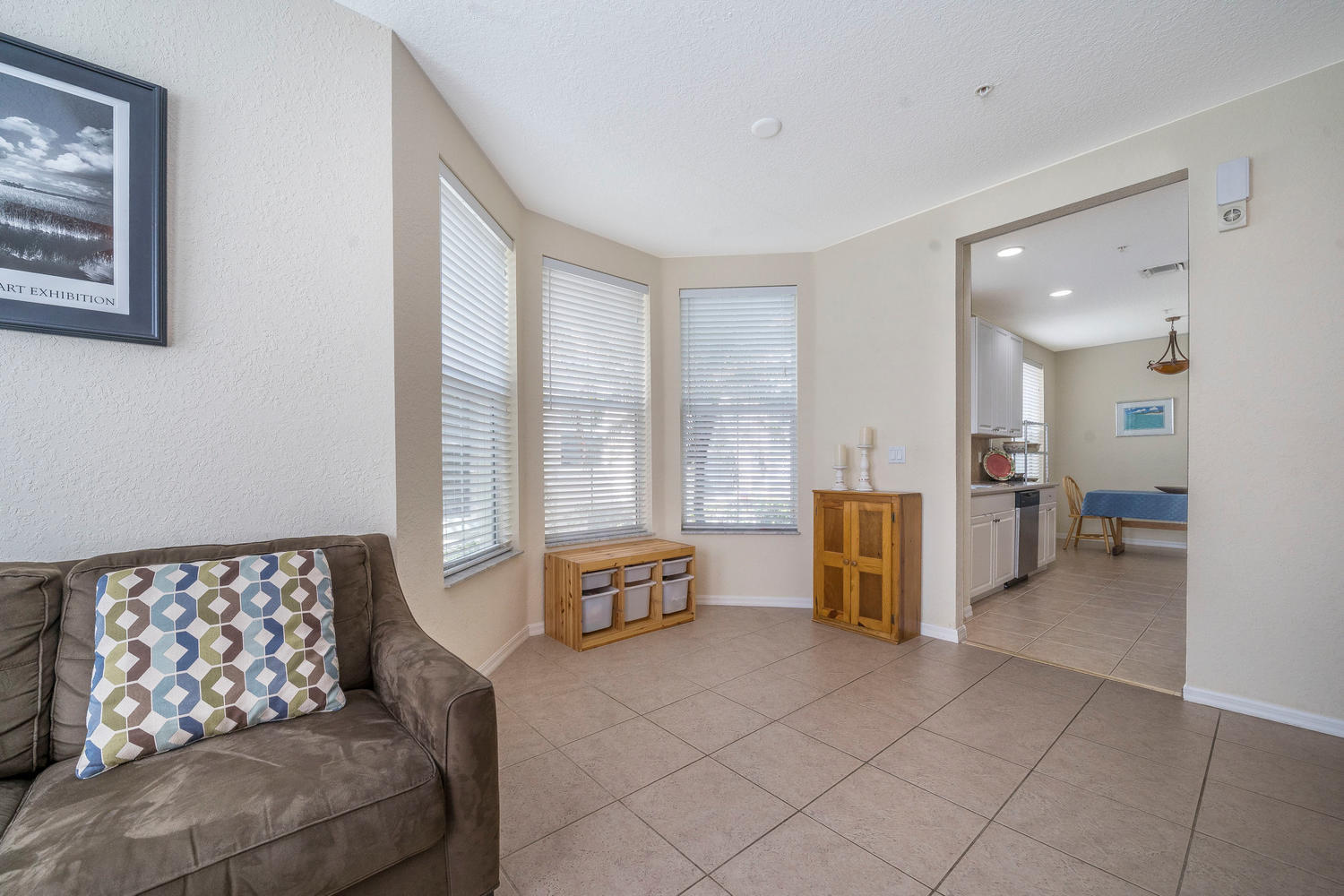 4325 Parkside Drive Jupiter, FL 33458 - Photo 4 of 23 Living RoomNook