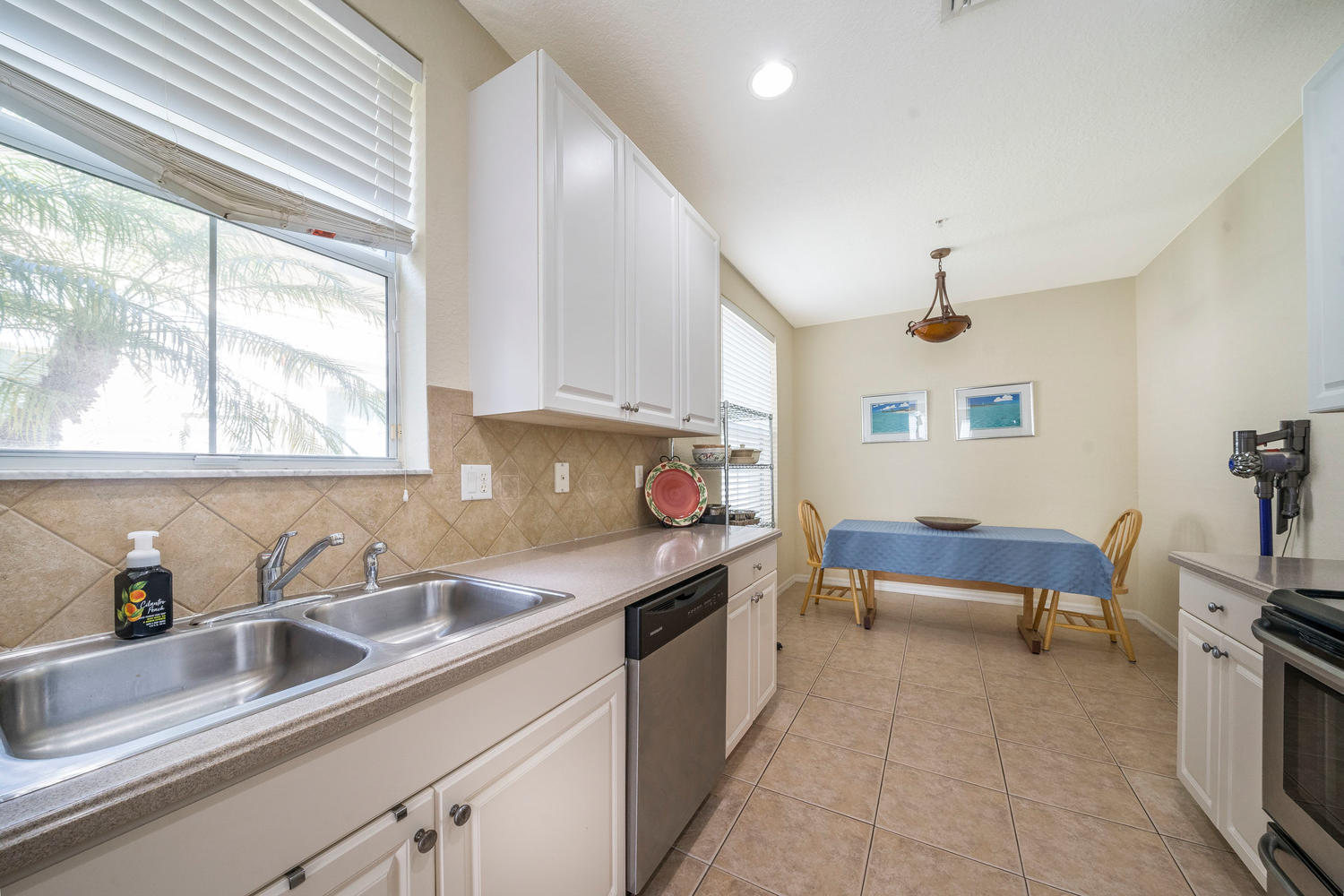 4325 Parkside Drive Jupiter, FL 33458 - Photo 5 of 23 Kitchen/Dining
