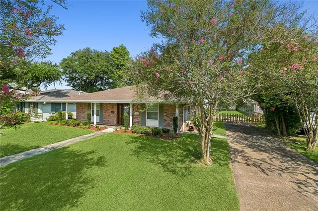 $2,400 | 117 Elaine Avenue, Harahan, LA 70123