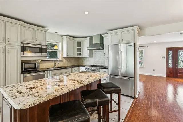 $2,400 | 117 Elaine Avenue, Harahan, LA 70123