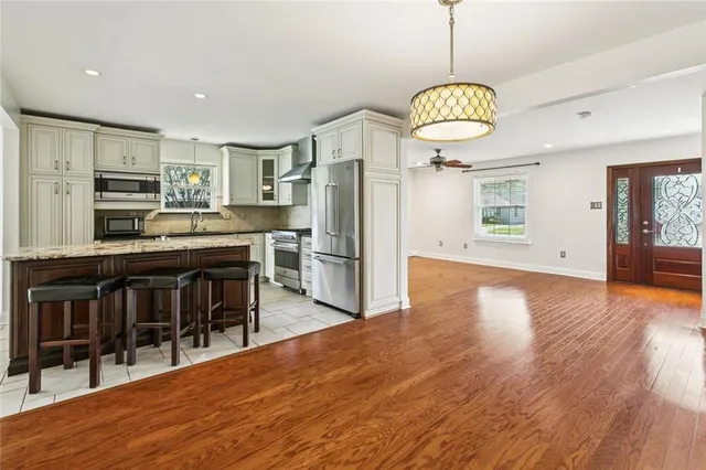 $2,400 | 117 Elaine Avenue, Harahan, LA 70123