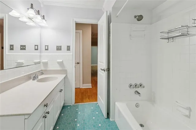 $2,400 | 117 Elaine Avenue, Harahan, LA 70123