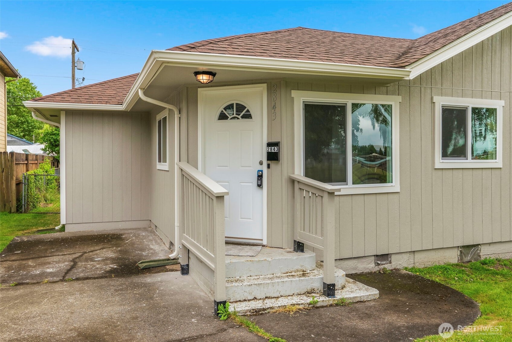 2843 Hemlock Street Longview, WA 98632 - Photo 4 of 35