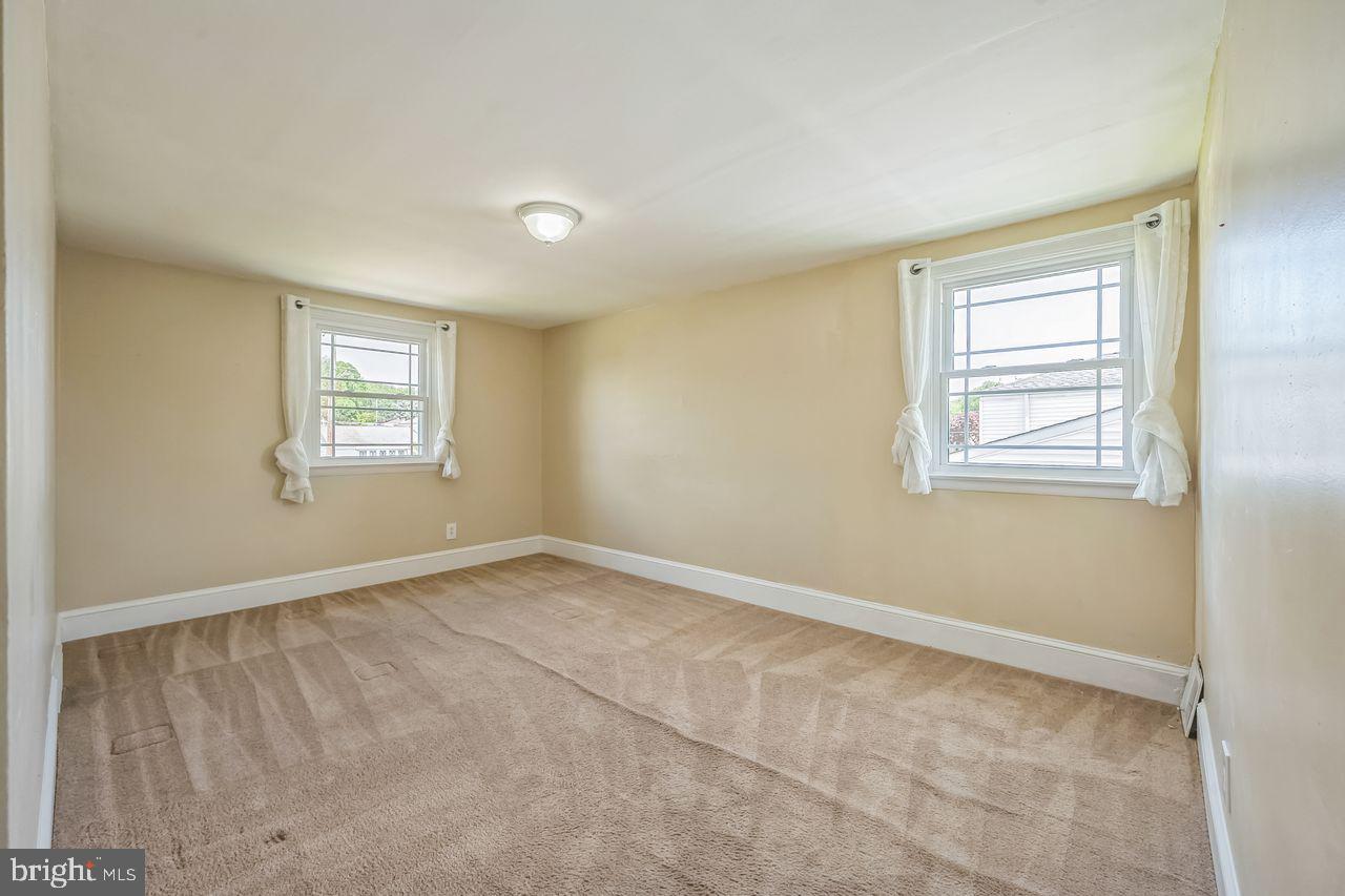 9731 Glenhope Road Philadelphia, PA 19115 - Photo 24 of 36 an empty room with windows