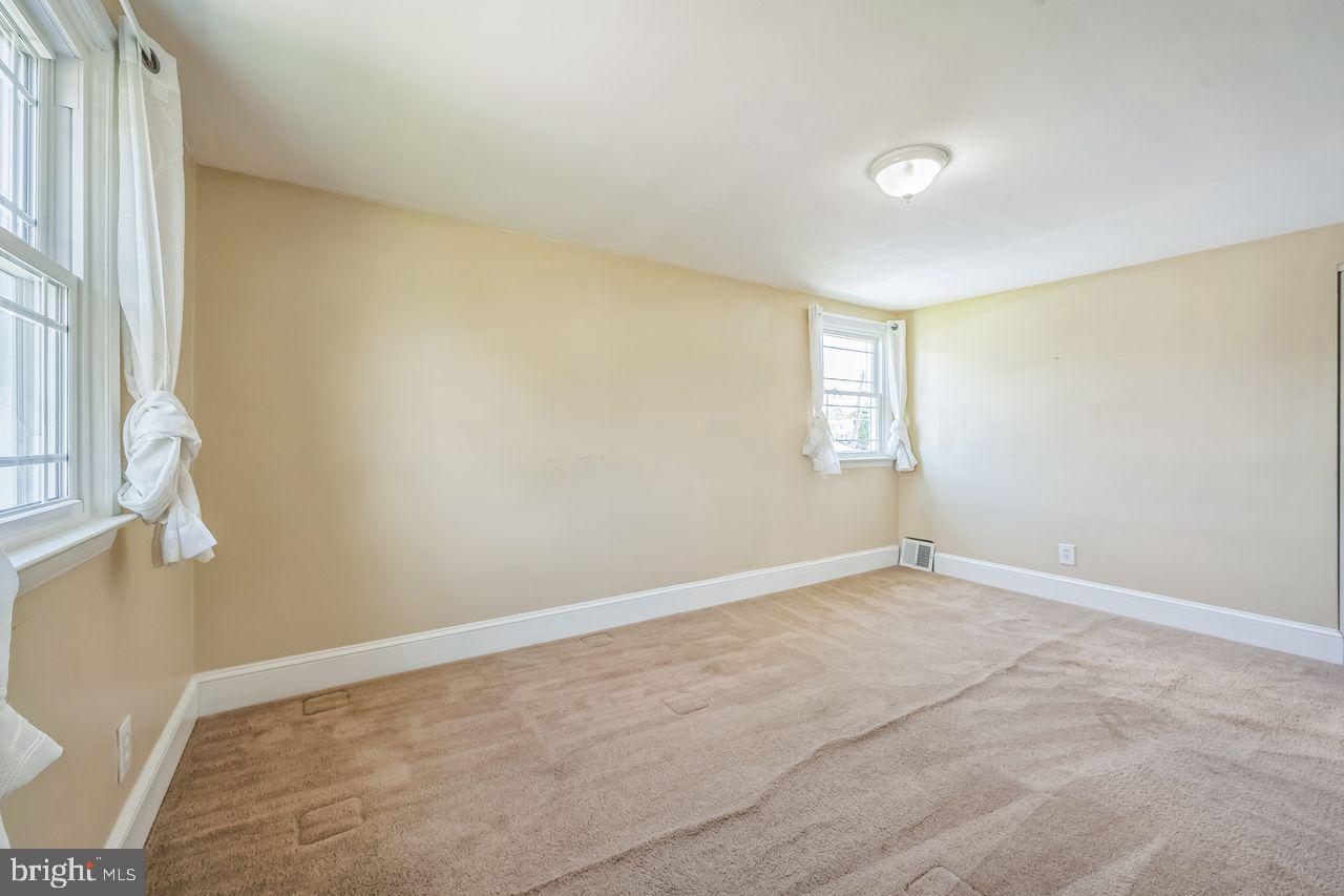 9731 Glenhope Road Philadelphia, PA 19115 - Photo 26 of 36 an empty room with windows