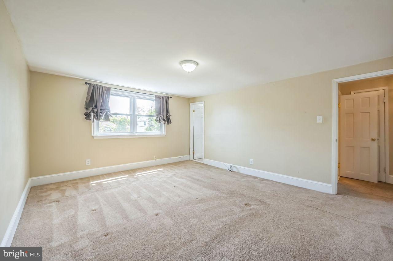 9731 Glenhope Road Philadelphia, PA 19115 - Photo 27 of 36 an empty room with windows