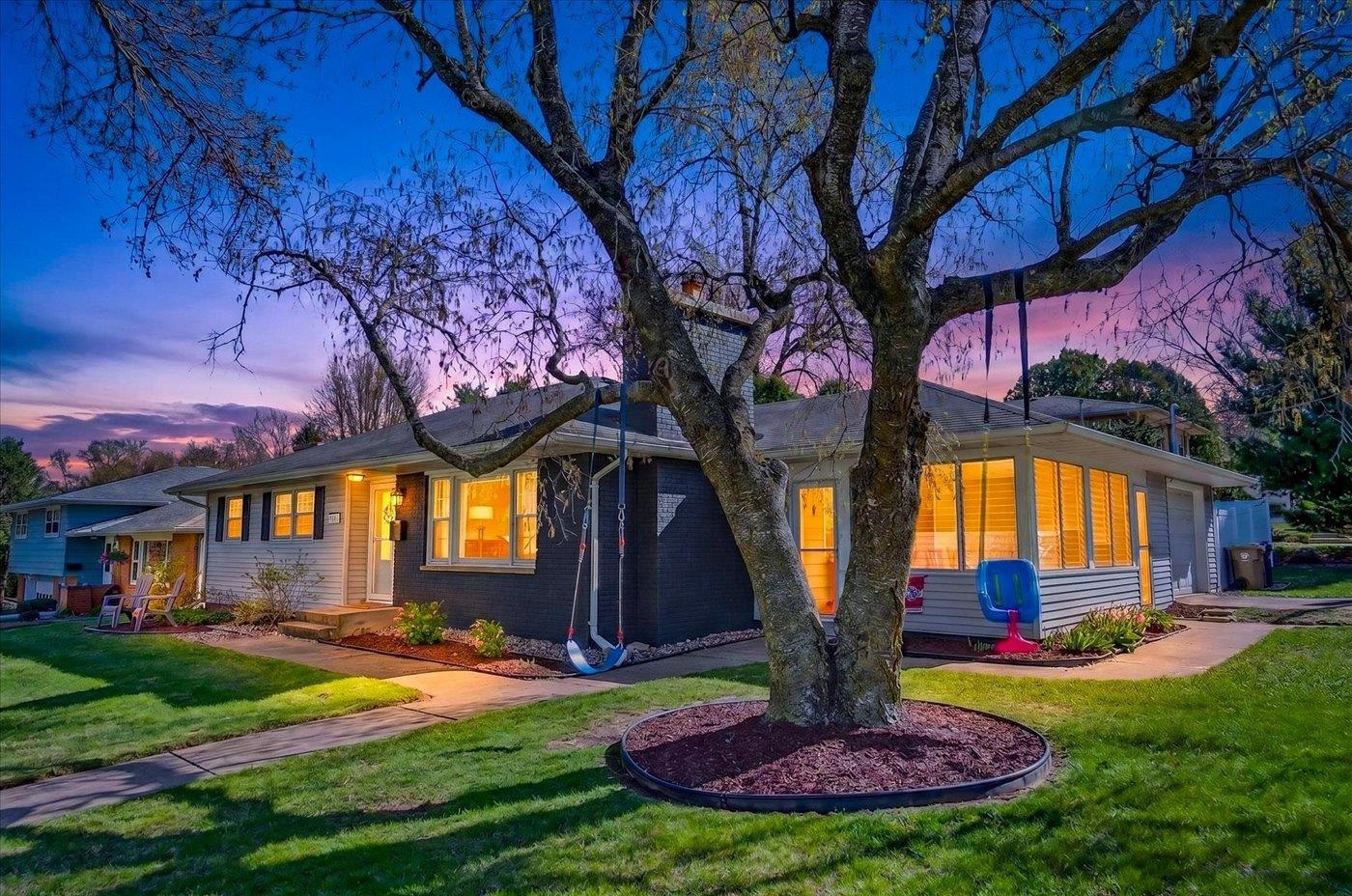 429 South Midvale Boulevard Madison, WI 53711 - Photo 4 of 54