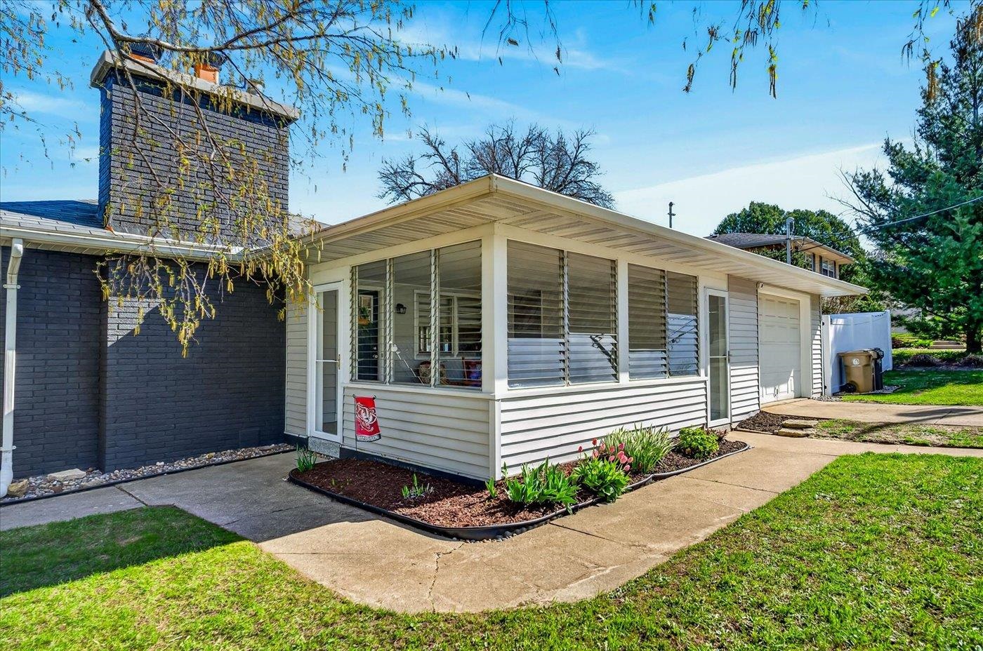 429 South Midvale Boulevard Madison, WI 53711 - Photo 5 of 54