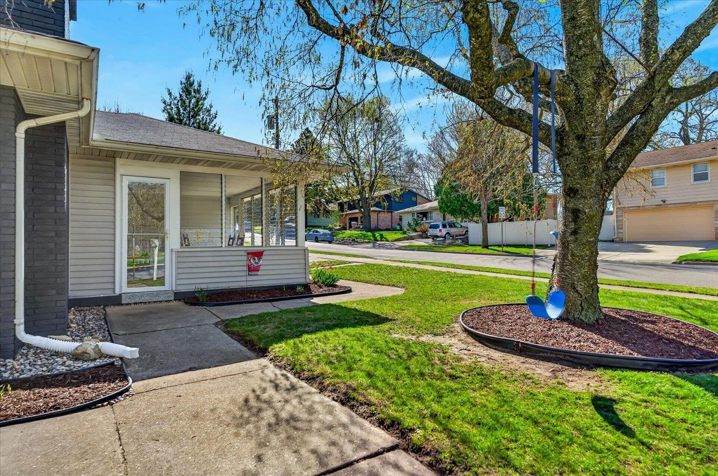 429 South Midvale Boulevard Madison, WI 53711 - Photo 6 of 54