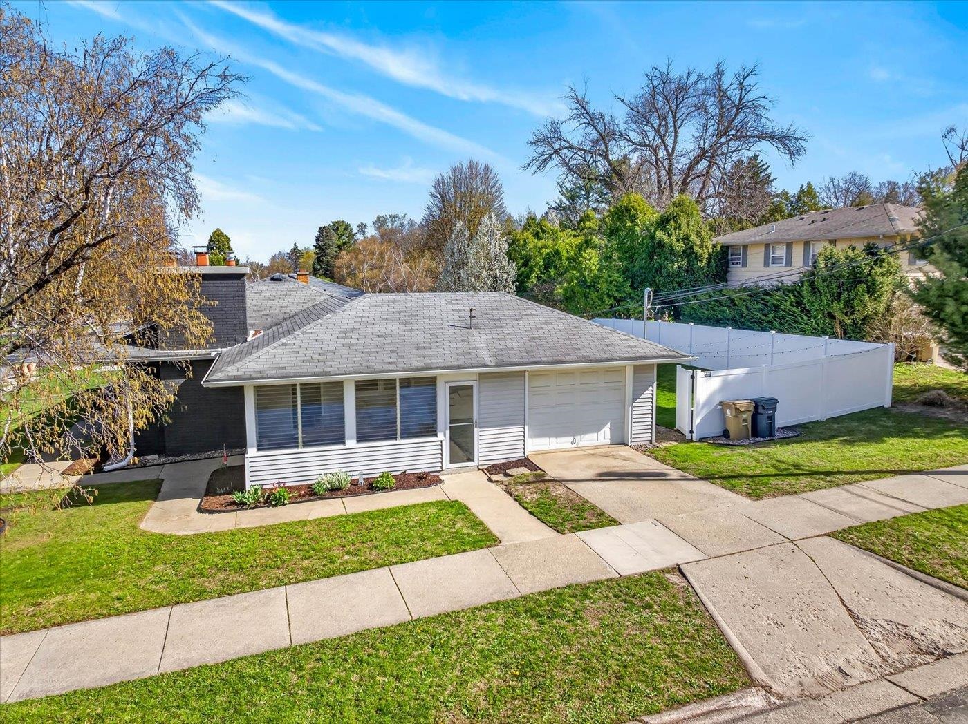 429 South Midvale Boulevard Madison, WI 53711 - Photo 7 of 54