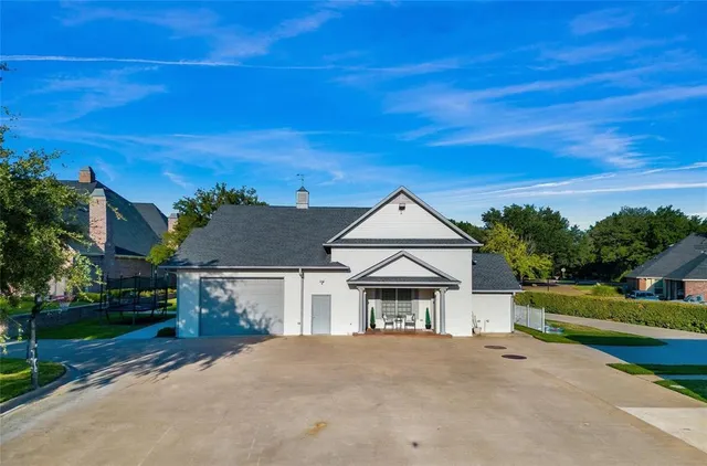 a view of a garden with plants