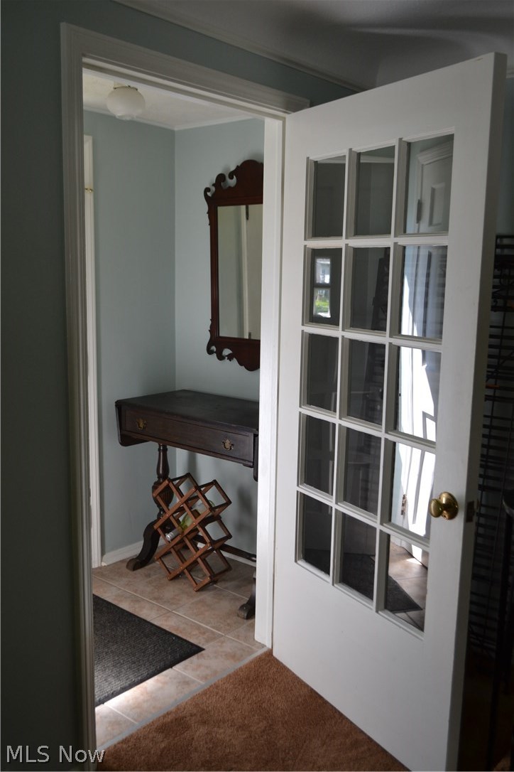 830 Quilliams Road Cleveland Heights, OH 44121 - Photo 2 of 35 This cozy foyer welcomes guests. Front closet for plenty of extra coats and sweaters.