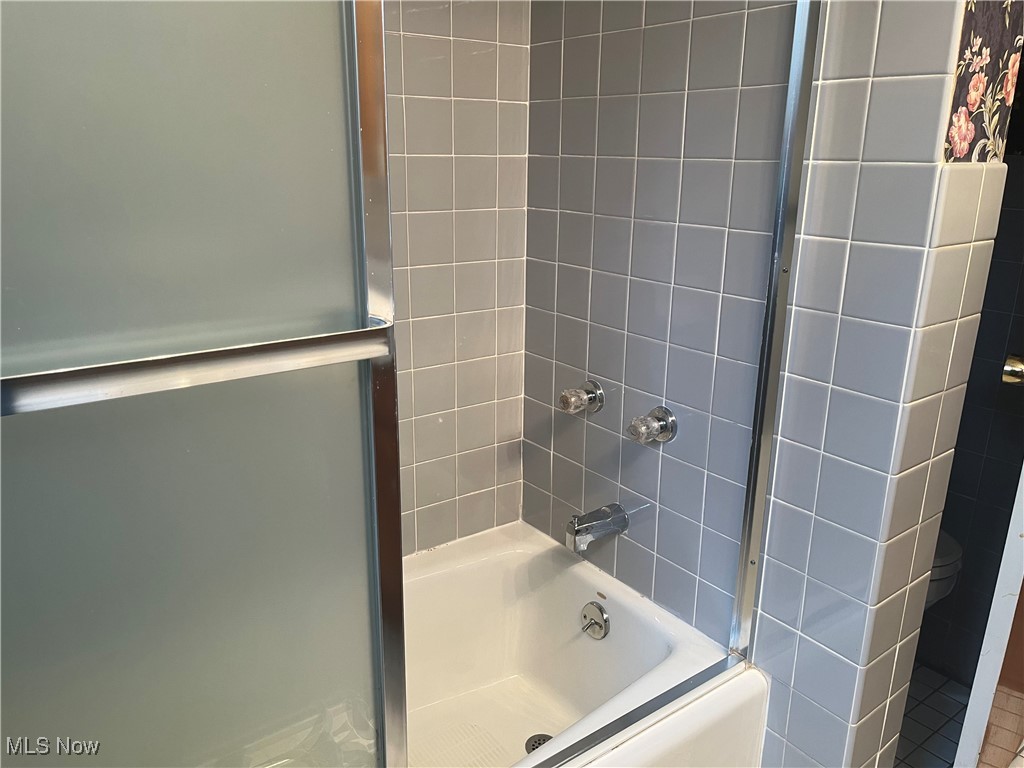 9152 Fosdick Road Cleveland, OH 44125 - Photo 28 of 45 Upstair Full Bathroom features shower / bath combination with glass door