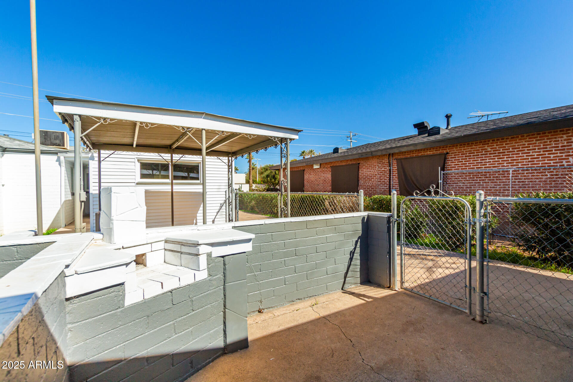 1401 East Osborn Road Phoenix, AZ 85014 - Photo 30 of 36 a view of a chair and tables in the patio